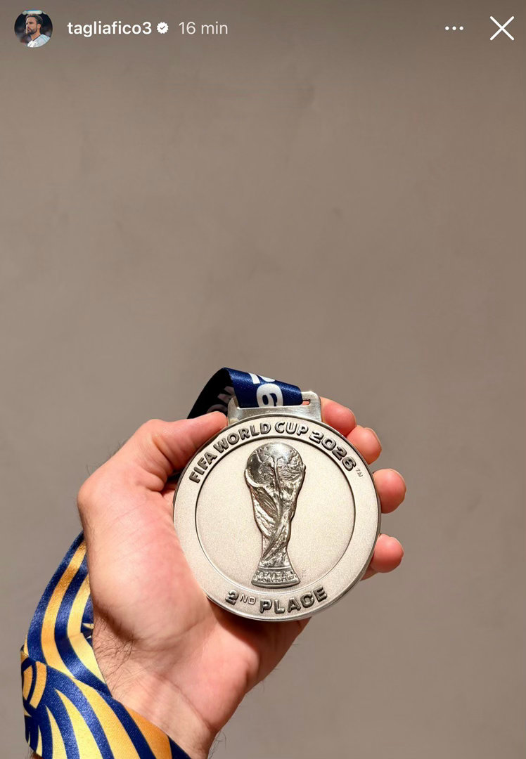 👏塔利亚菲科通过IG故事自豪地展示着银牌。塔利亚菲科2026美加墨世界杯阿根廷