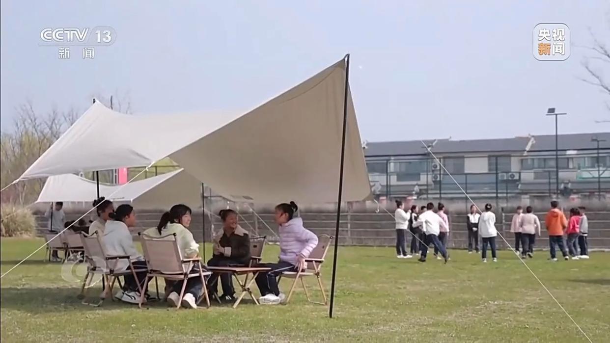 家长忧虑！春假并不皆大欢喜
今年清明节期间，不少城市的中小学校推出了2至3天春假