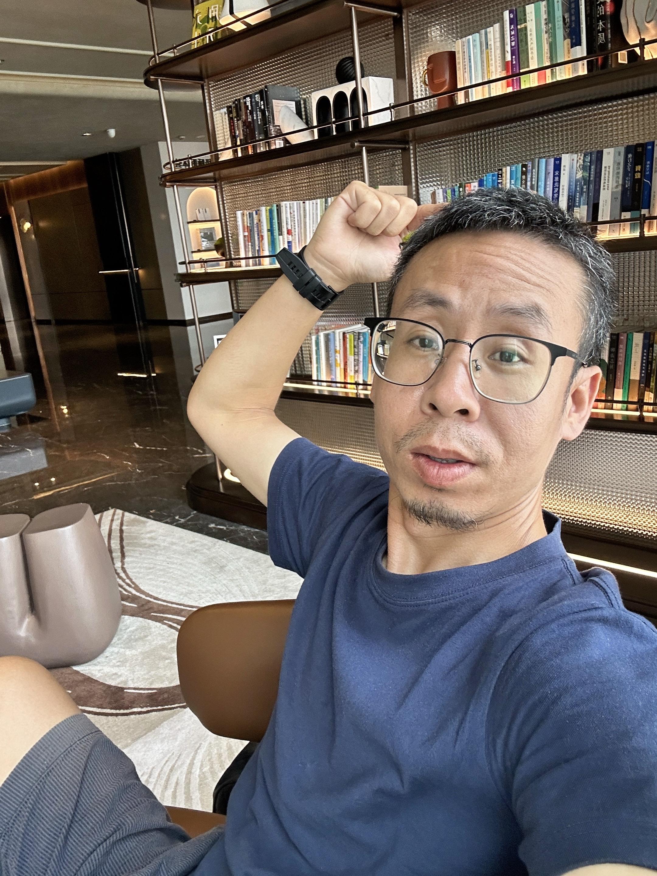 1. 在婚姻里,同情谁，你的命运就会背谁的烂债; 2. 人心可以一边恨...
