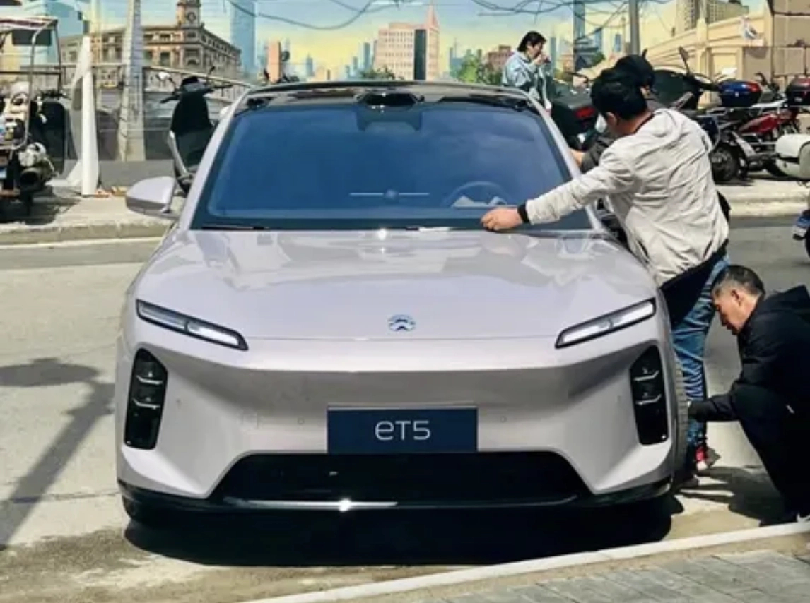 2025款蔚来ET5实车曝光  媒体懂车帝现已曝光了 2025 款蔚来 ET5 