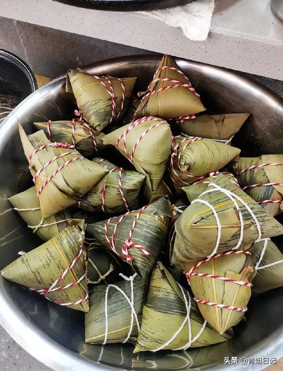 你信吗？因为一个粽子，我差点跟老同学吵起来！

我说咸蛋黄五花肉粽才是yyds，