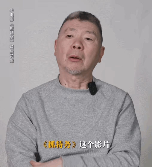 著名导演冯小刚，终于被现实打败，低下了高傲的头颅！冯小刚的新电影《抓特务》，正在