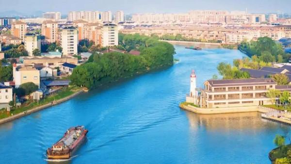 近年来，湖州经营主体数量从46万户跃升至58万户，按346.5万常住人口算，约每