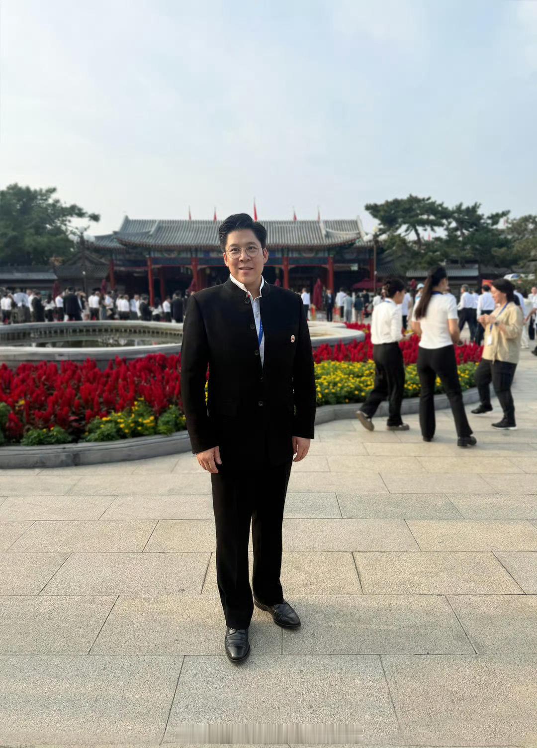 📢霍启刚说强大军队展示中国底气9月3日，纪念中国人民抗日战争暨世界反法西斯战争