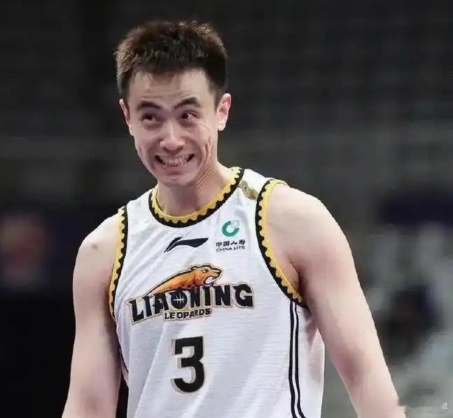 赵继伟上半场打了14分钟，0出手0分。下半场打了17分钟三分5中4、罚篮4中4，