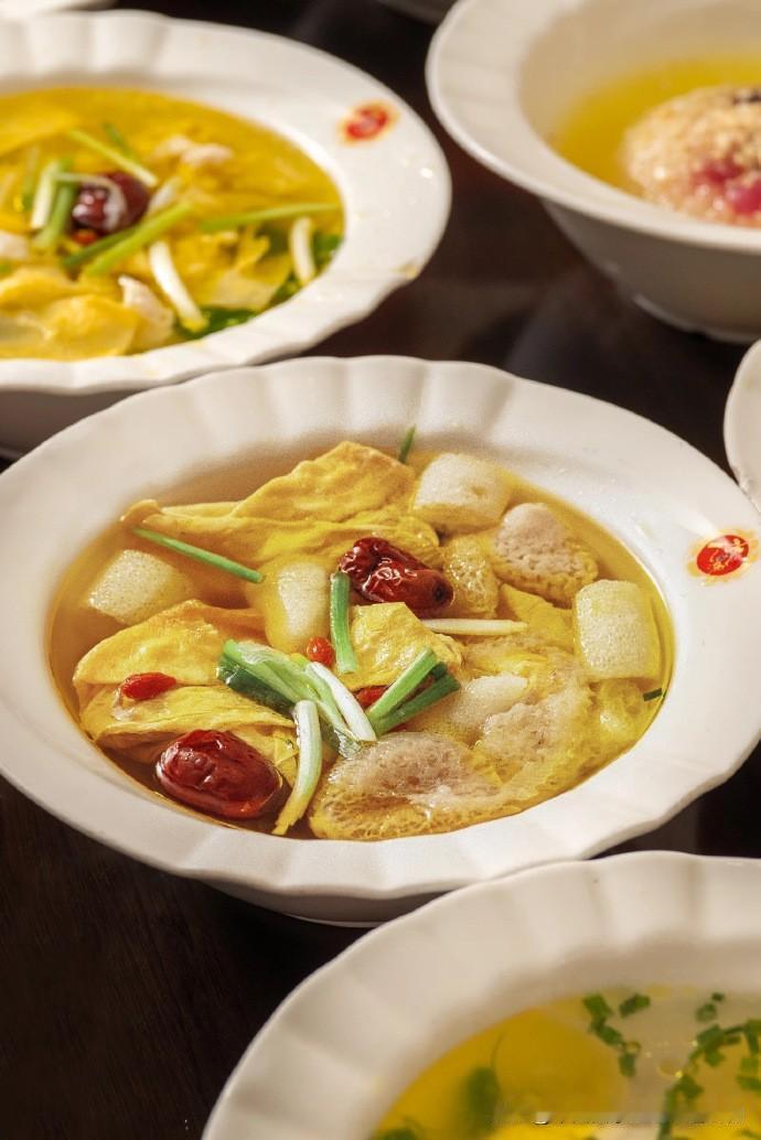 贵州织金水八碗，是织金当地婚丧嫁娶，宴席必备的特色美食，也是黔菌的代表菜品被贵州