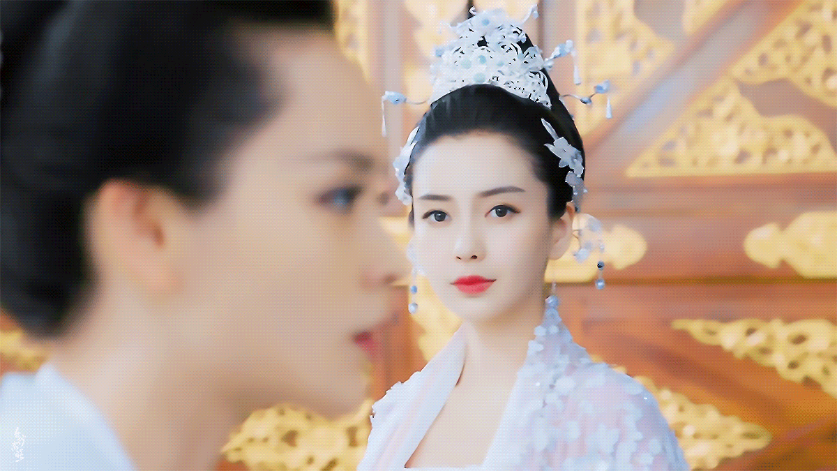 angelababy angelababy “在风华正茂的年纪，遇见了你这束最温