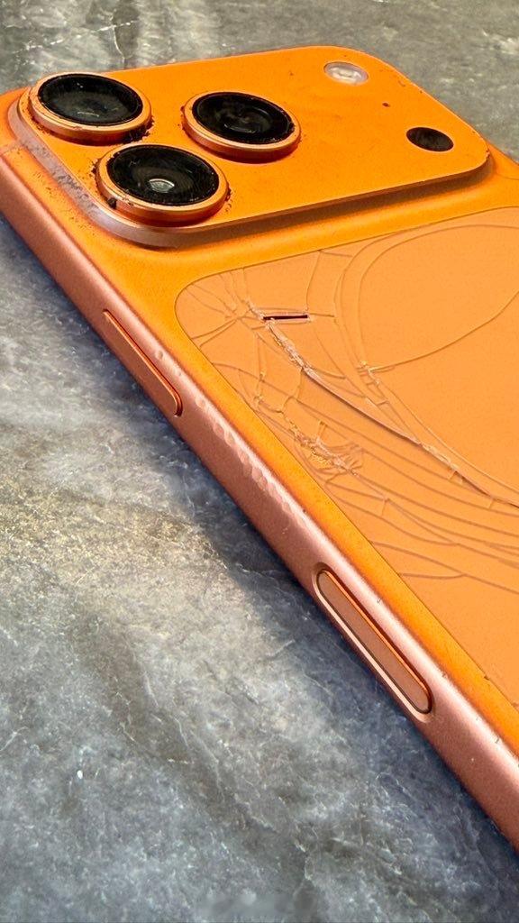 库克称iPhone17系列价格与关税无关战损版iPhone17Pro[doge]