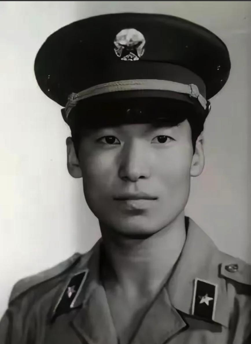 1987年，试飞员徐勇凌驾歼六战机失控跳伞，坠入深山。摸索6小时后，一个男孩竟成