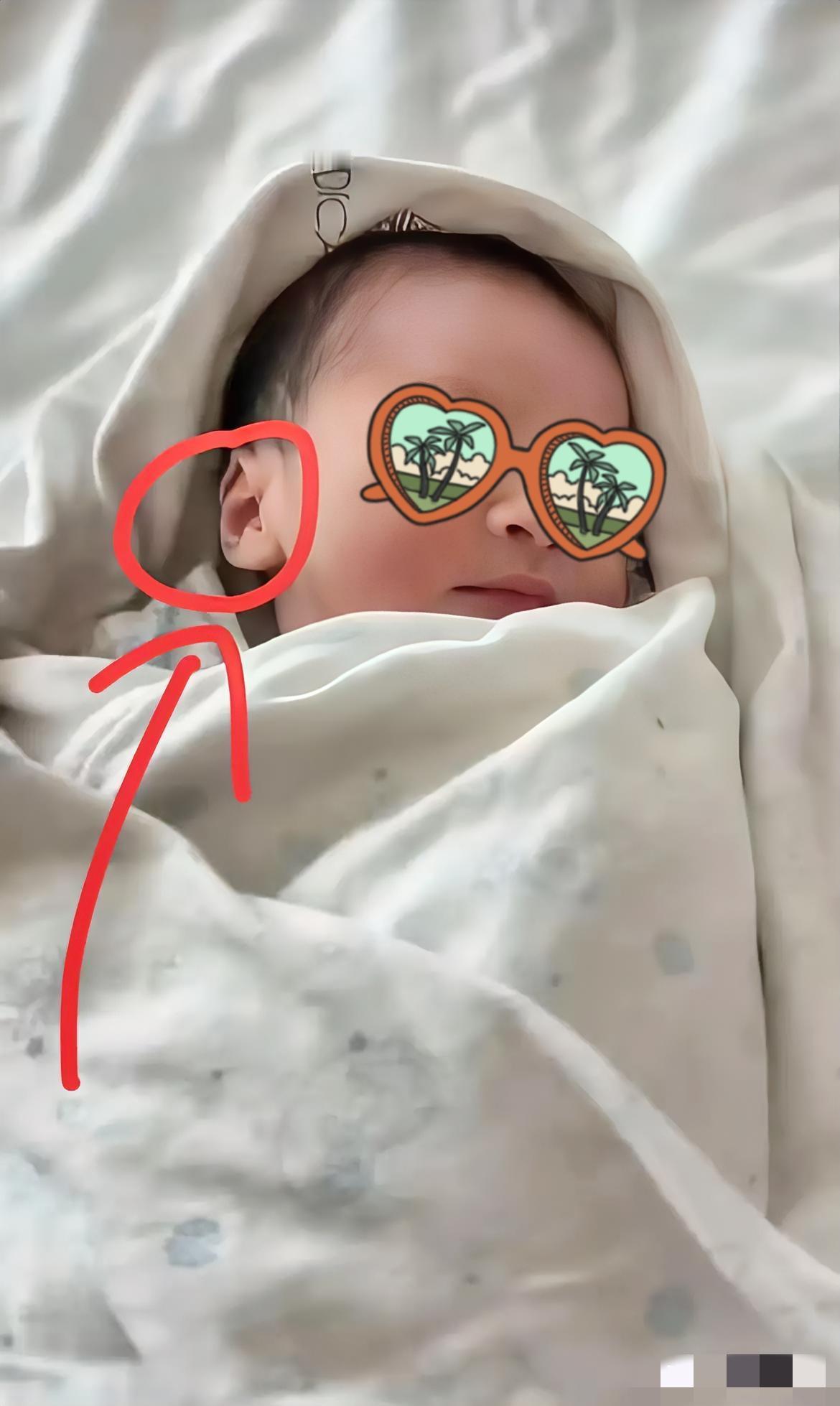 我的老天爷，一个人的福气好不好，出生那一刻就藏不住了！
这宝宝一出生就自带福气相