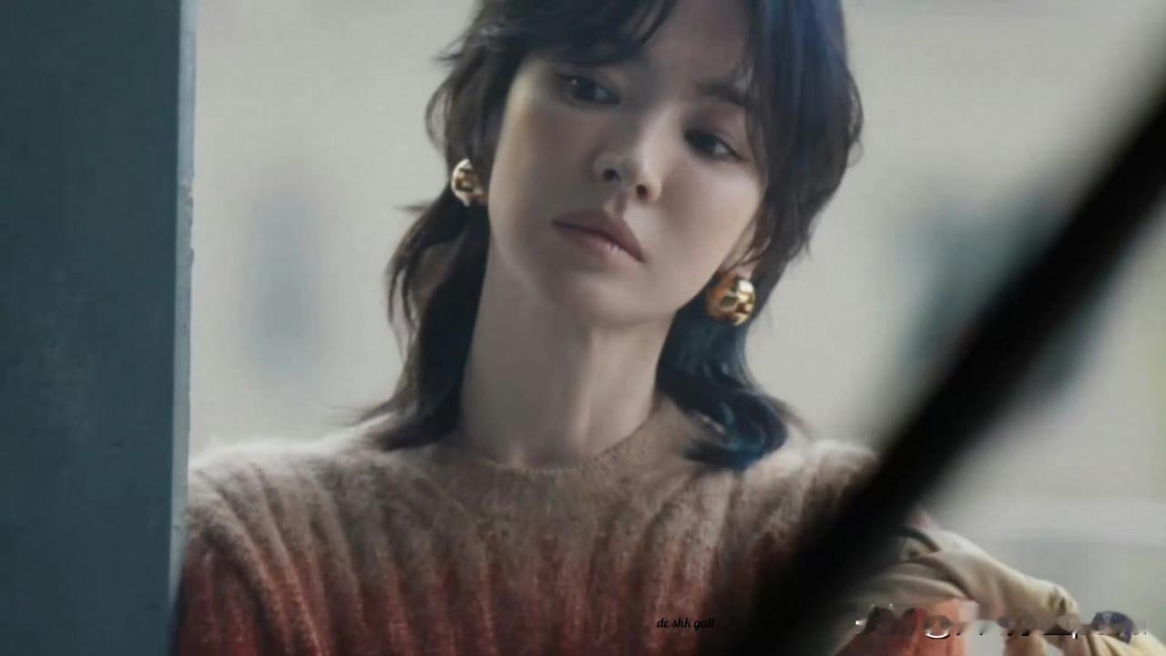 宋慧乔这组新造型真的绝了！
又美又酷完全颠覆以前的温柔形象，不愧是能火二十年的顶