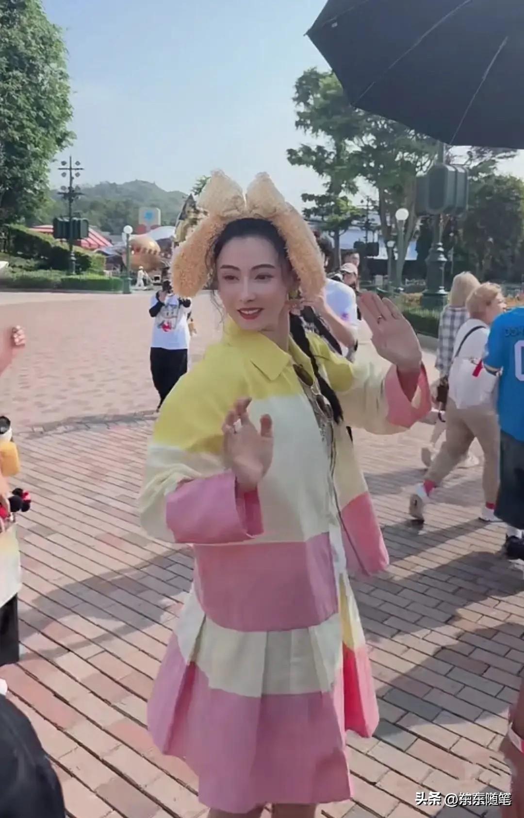 张柏芝空降香港迪士尼，为粉丝带来一场“零距离”回馈见面会——现场生图流出，瞬间刷
