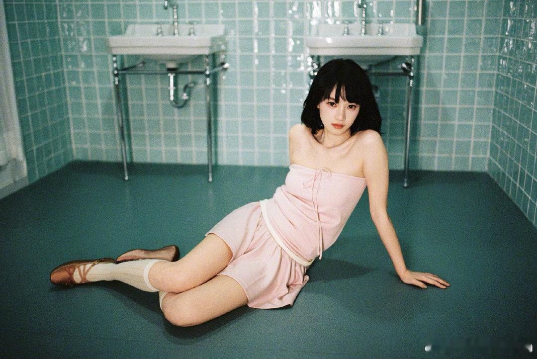 黄灿灿能躺着绝不坐着黄灿灿节能的生活状态我家那闺女谁的居家状态被黄灿灿演出来了！