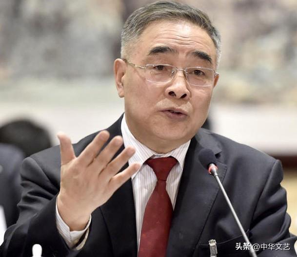 中国工程院院士张伯礼：
1，中医药课程进中小学，已经编了读本了；
2，西医临床医