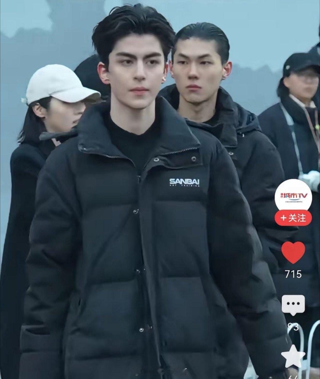 北京服装学院的学生，都长得这么帅哥的吗？未来的模特大明星。 