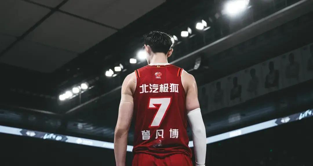 曾凡博打不了，首钢今晚悬了！
 
首钢七连胜碰上广厦六胜一负，上赛季总决赛的账还