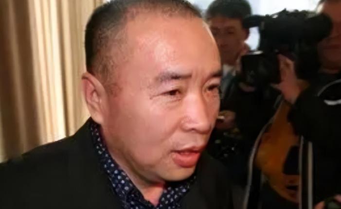 1999 年，专案组抓捕赖昌星，没想到有人做内鬼通知赖昌星逃到加拿大，经排查，这