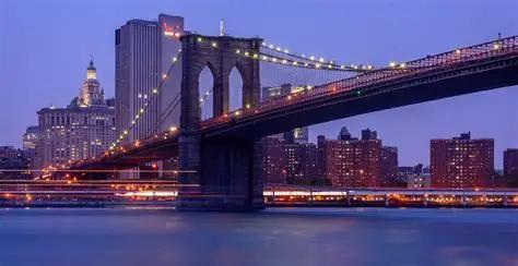 布鲁克林大桥（Brooklyn Bridge）---是当年世界上最长的悬索桥，也