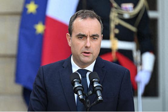 当下国际局势紧绷，不少国家都在观望表态，法国这次直接把底线摆到了台面上，坚决不碰