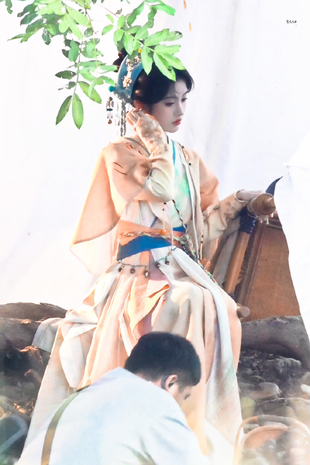 jjy鞠婧祎万花世界 jjy鞠婧祎苏绿夏 “玫瑰之所以是玫瑰，是风与光的眷顾，更