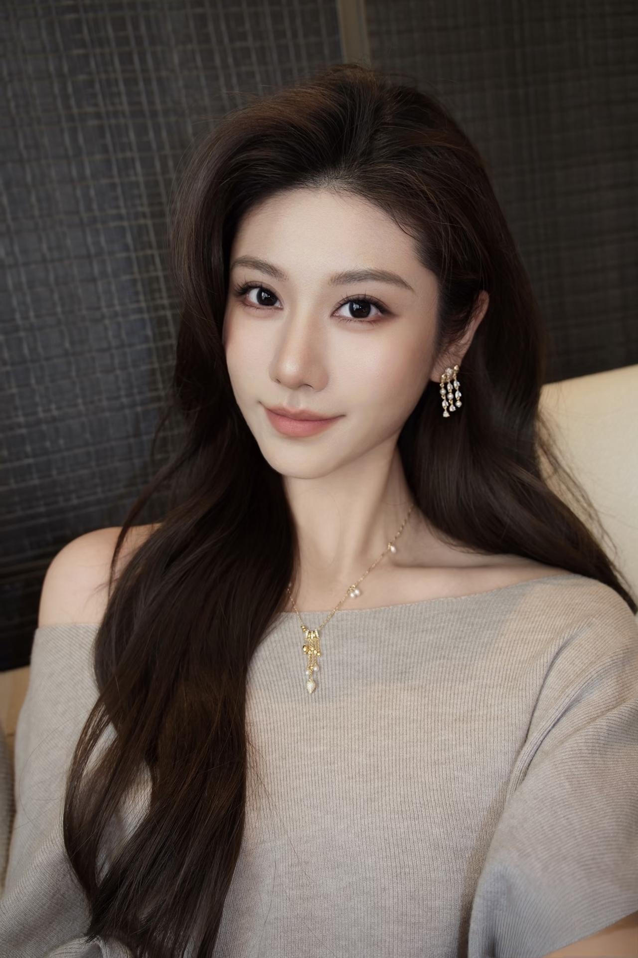 人品才华美貌，对于女人哪个更重要才华和美貌很重要，但是人品最重要。