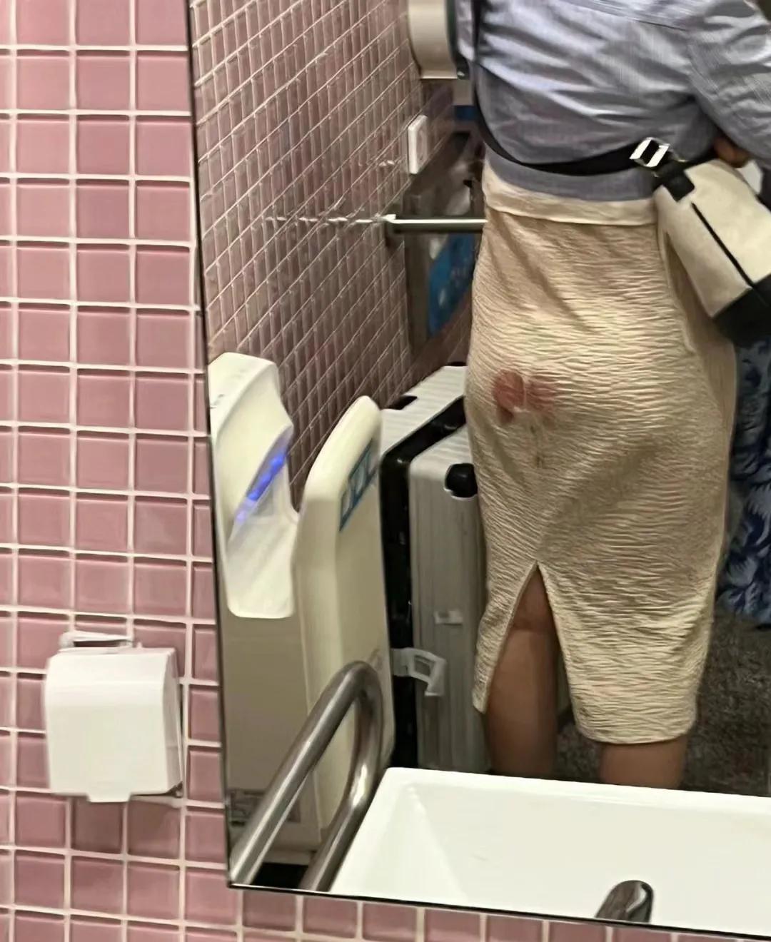 女人最害怕遇到这种事情
如果遇到这种事情该怎么应对呢？
如果没有发现，那真的社死