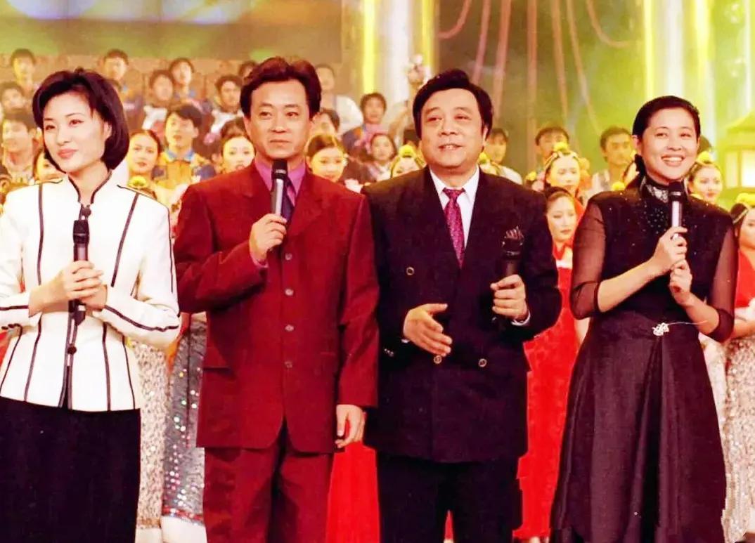 曾经央视春节晚会的四大著名主持人倪萍、赵忠祥、朱军、周涛，如今再也看不到那美好的