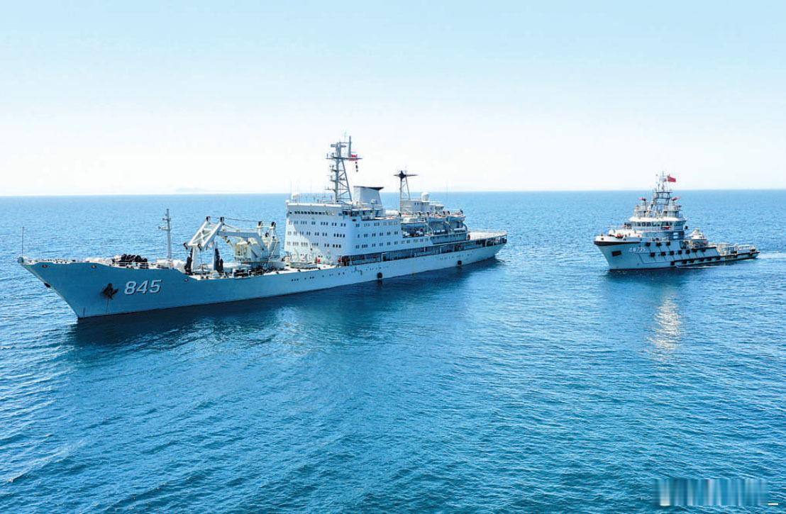 845乌梁素海船与北拖735船出海进行综合救援训练 ​​​