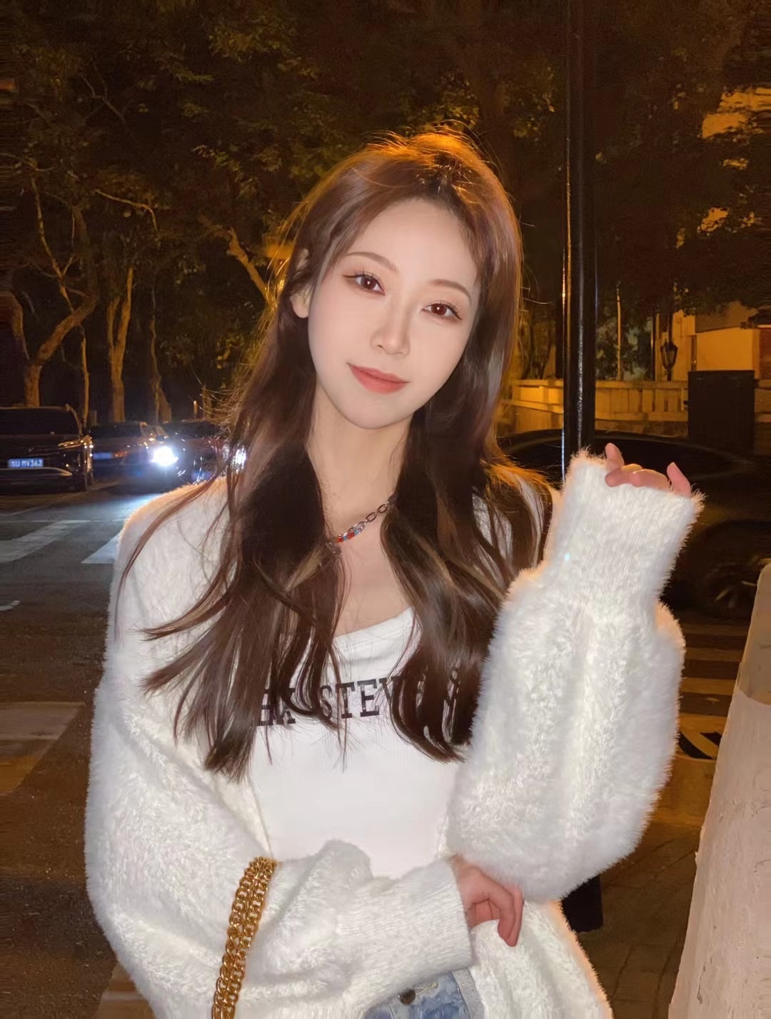 🍂秋意晚晚的傍晚走在八大关的路上真的很美每次去都能发现不同的美🪐法国梧桐和百
