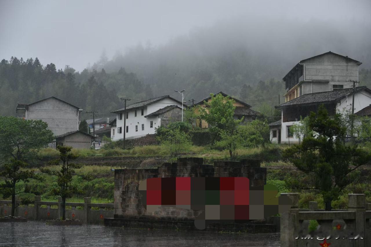 【小对联】
上：……？
下：资深。