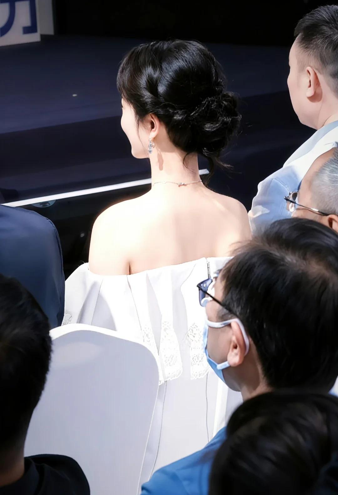 杨紫那无敌超绝天鹅颈