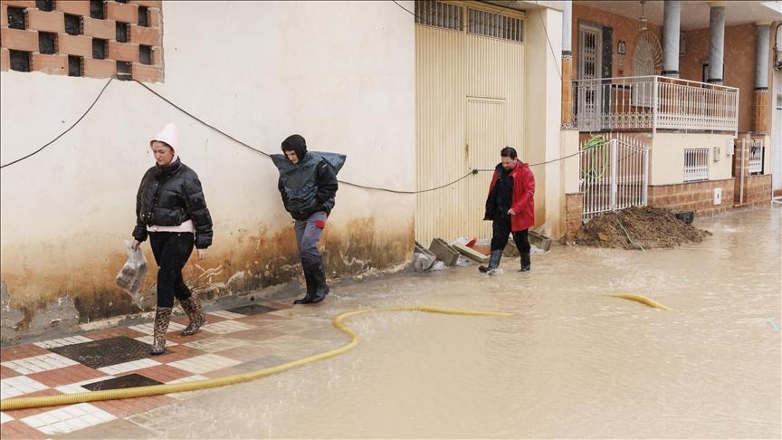 约7500人被迫撤离他们的家园，在西班牙南部地区的安达卢西亚之后几天的暴雨引发的