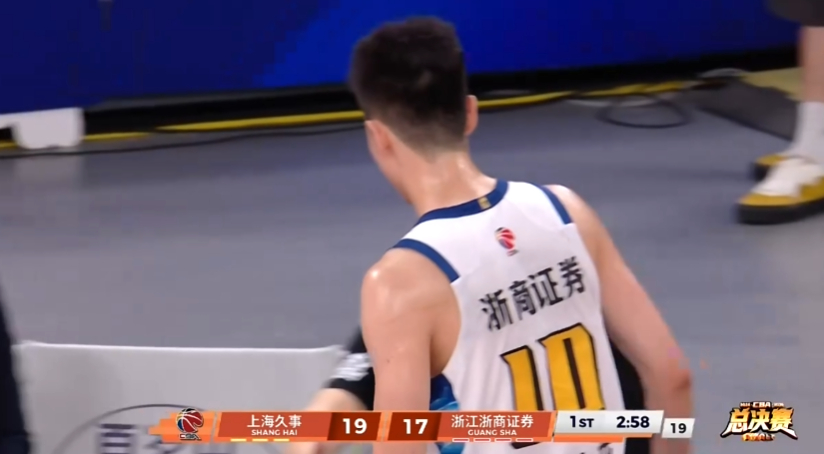 这场看来还真有点说法。。。。。。今天古德温和福格看来会失准，而广厦这边状态看着还