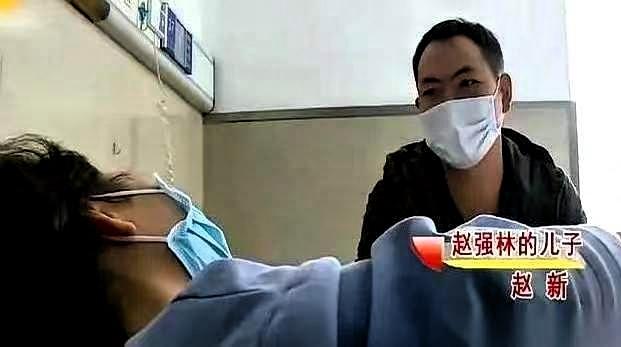 湖南长沙，一个30岁的木工赵新，刚跟前妻离了一年，工地上闲聊，一句话砸进他耳朵里