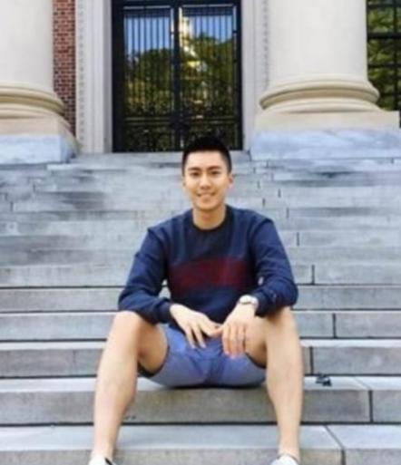 “我宁愿在美国住下水道，翻垃圾！也不回中国！”谁能想到，说出这句话的人，竟然是满