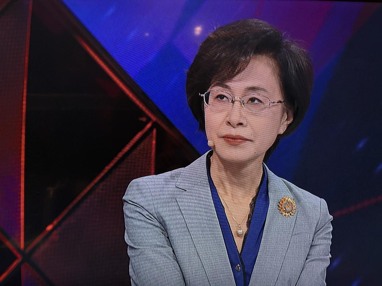 你愿意接受自然的衰老吗?我经常去美容院，不过都是做身体护理，就是按摩什么的，虽然