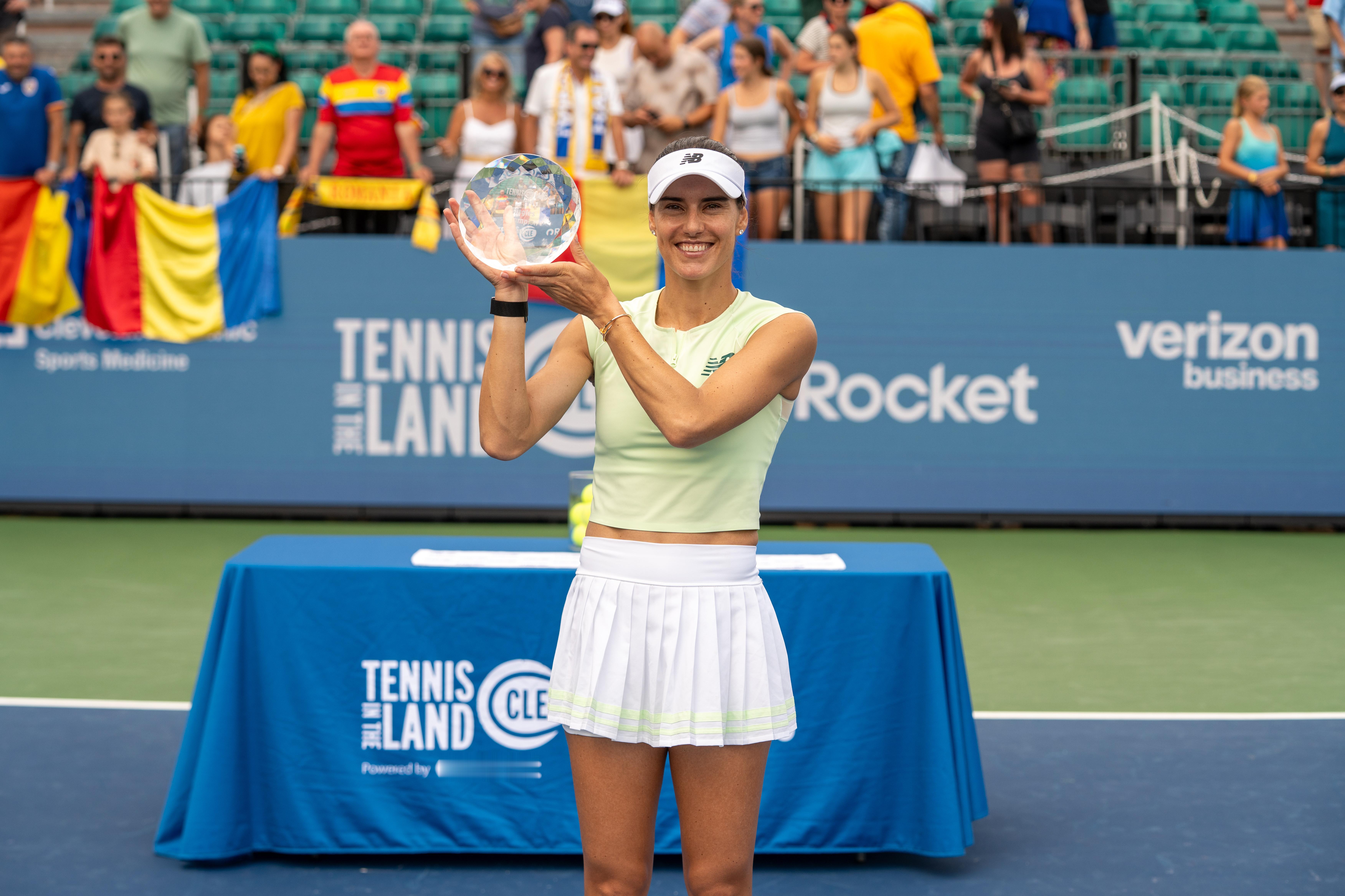 🔥连赢七场不失一盘夺冠💪时隔17年再夺WTA硬地冠军送上科斯蒂亚在WTA25