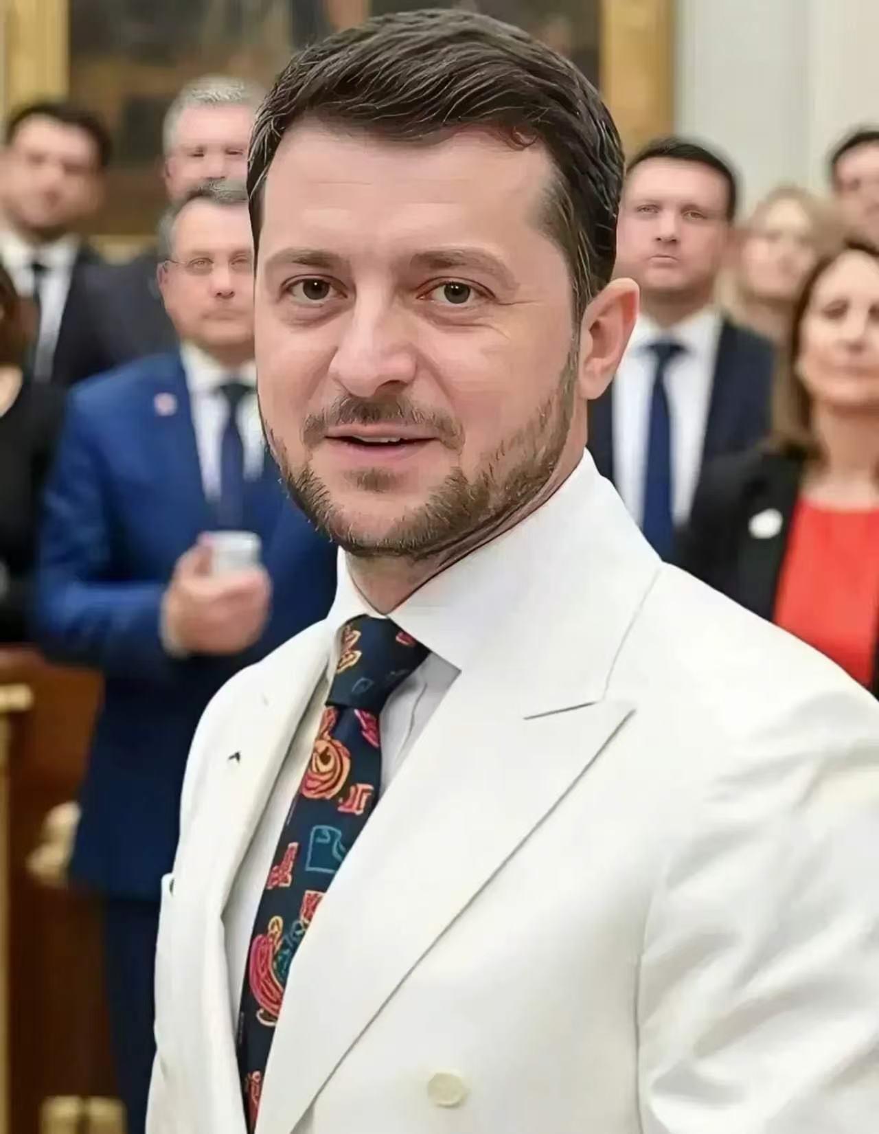 出头鸟来了！
​乌克兰总统公开宣布：
​3月5日，乌克兰总统泽连斯基公开宣布，愿