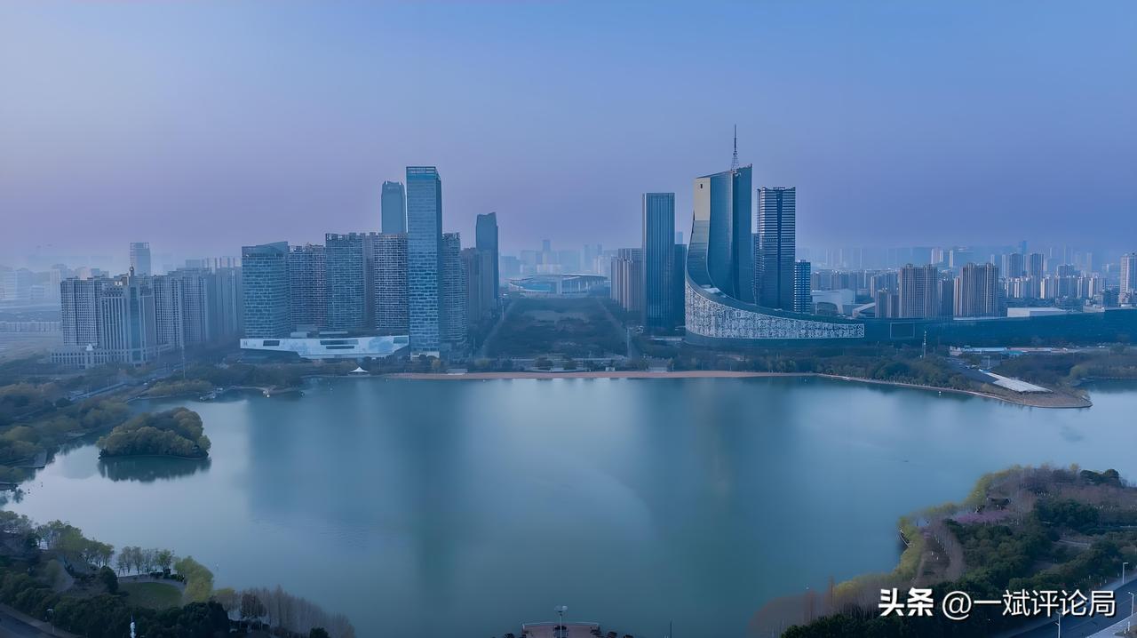 截止2025年，合肥常住人口为1000.5万人，相比上年仅仅增加了3000人。