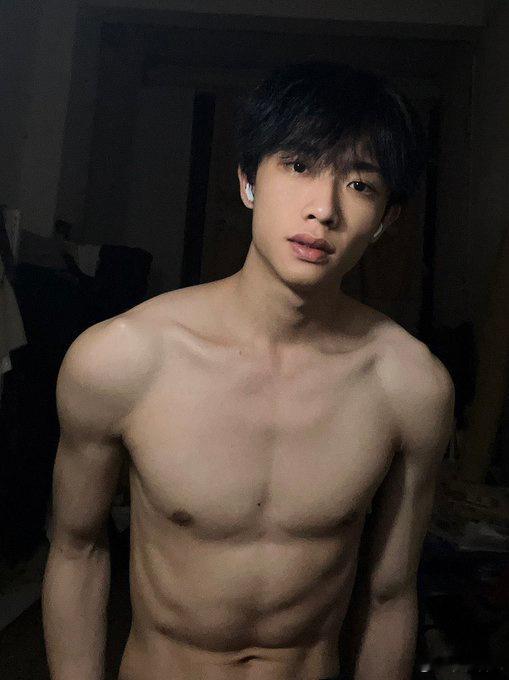 现在的男大学生会玩#体育生# ​​​