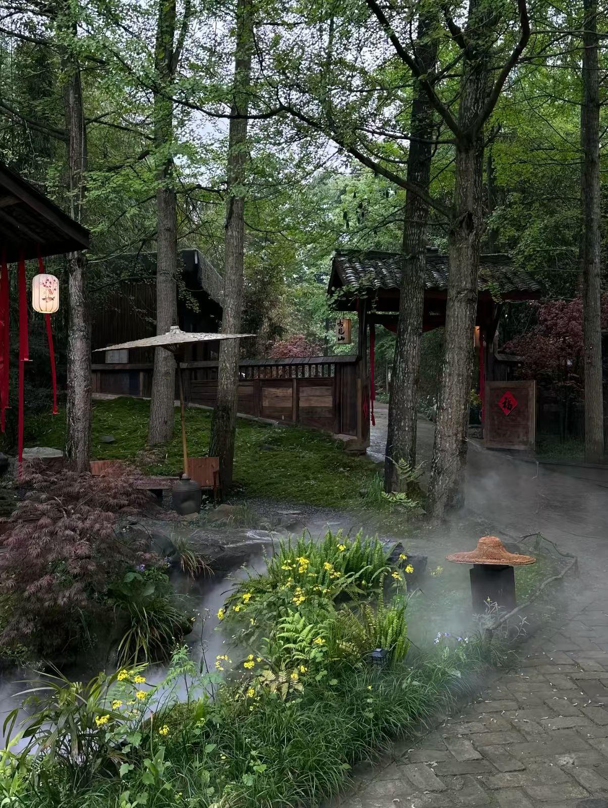 今年春天最想实现的心愿曲径通幽处，禅房花木深。山光悦鸟性，潭影空人心，万籁此俱寂