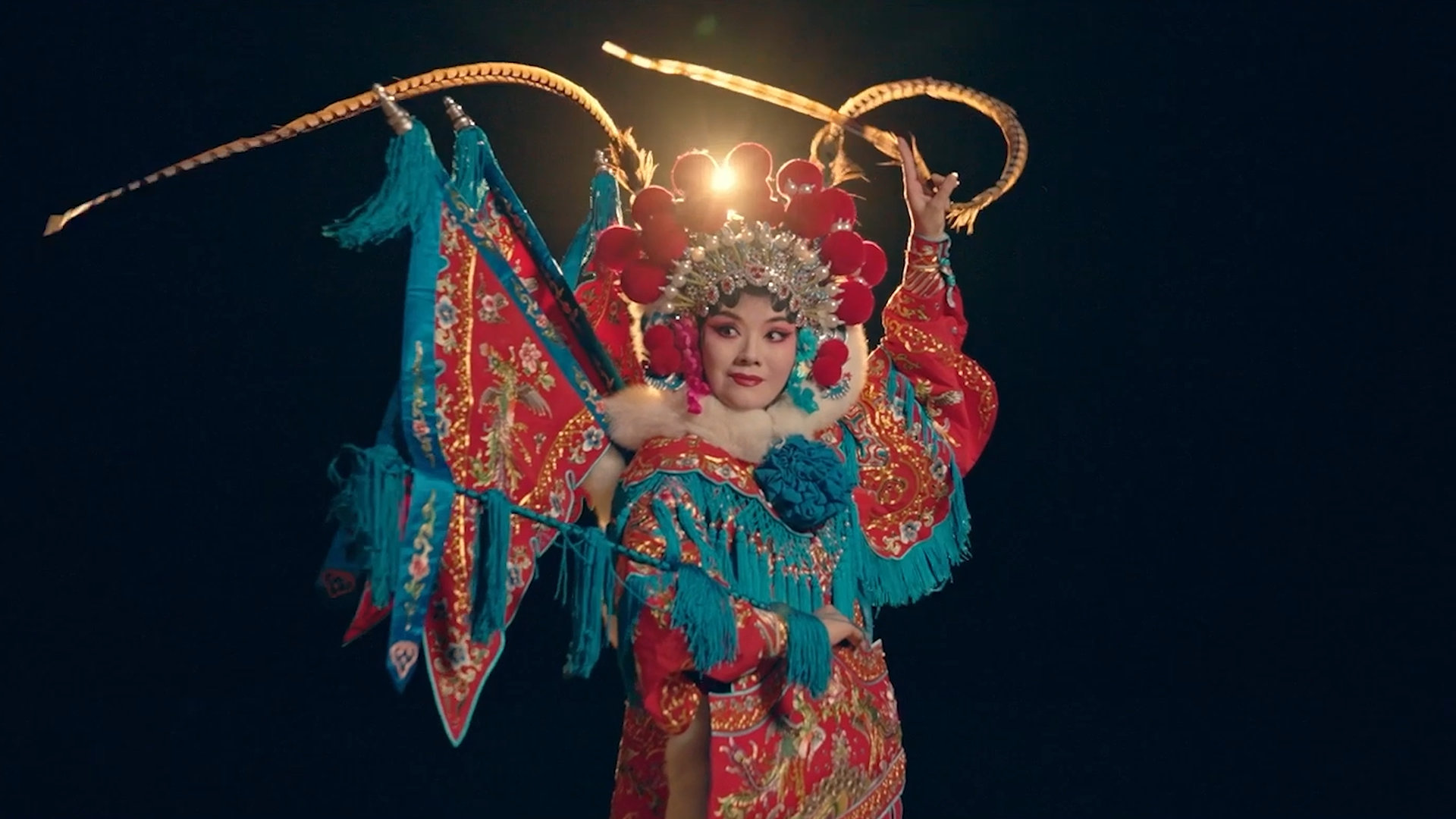 春晚非遗焕新，科技赋能！义乌分会场舞美太绝了：婺剧唱腔婉转悠扬，拨浪鼓摇响古今，