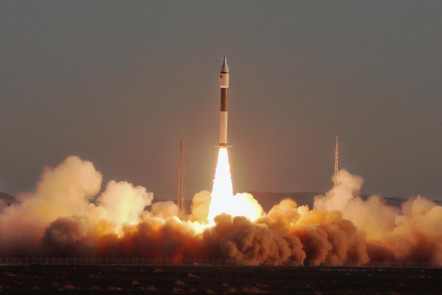 面对美国公开在轨太空控制武器，中国不能只靠外交呼吁，必须有自己的防御手段。首先要