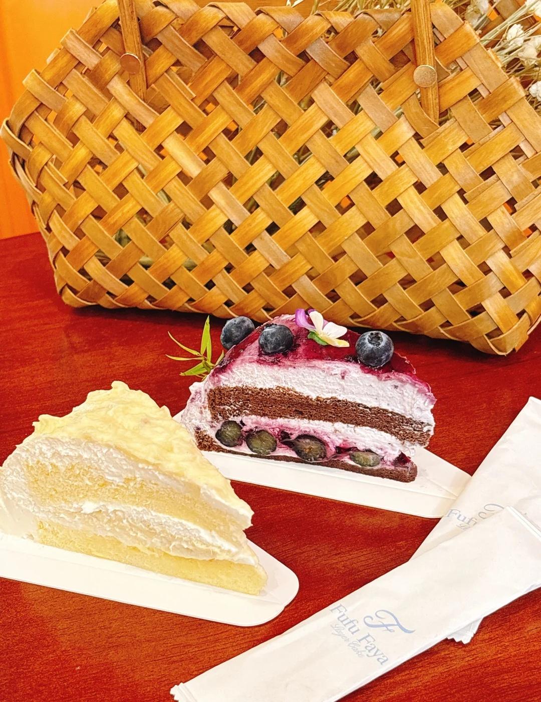 🍰这家蛋糕店太懂我了，榴莲千层和蓝莓蛋糕都好吃
路过「FUFU FAYA 夫夫