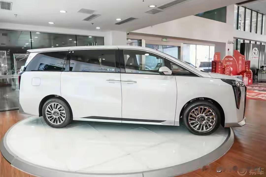 美国总统特朗普被以色列总理内坦尼亚胡当成玩具玩来玩去，让美国盟友看笑话、让中东国