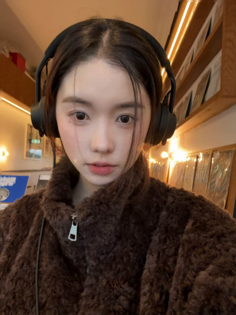 很变化多端一女的 ​​​