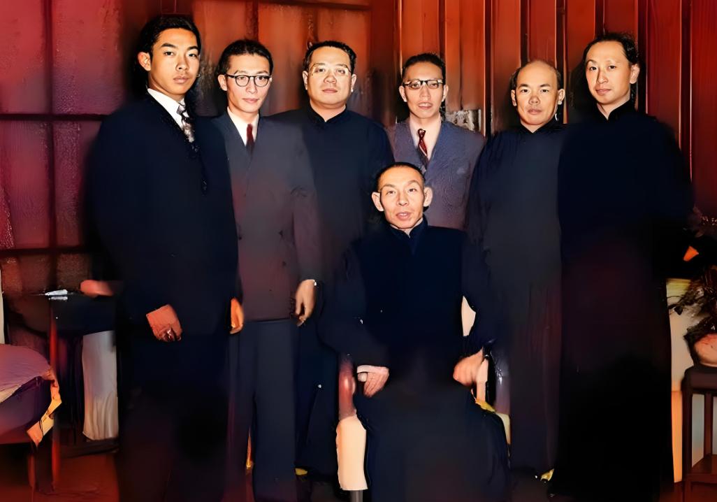 说起杜月笙，人人都道他是青帮大亨、海上闻人，可少有人知道，撑起他偌大场面、管着万