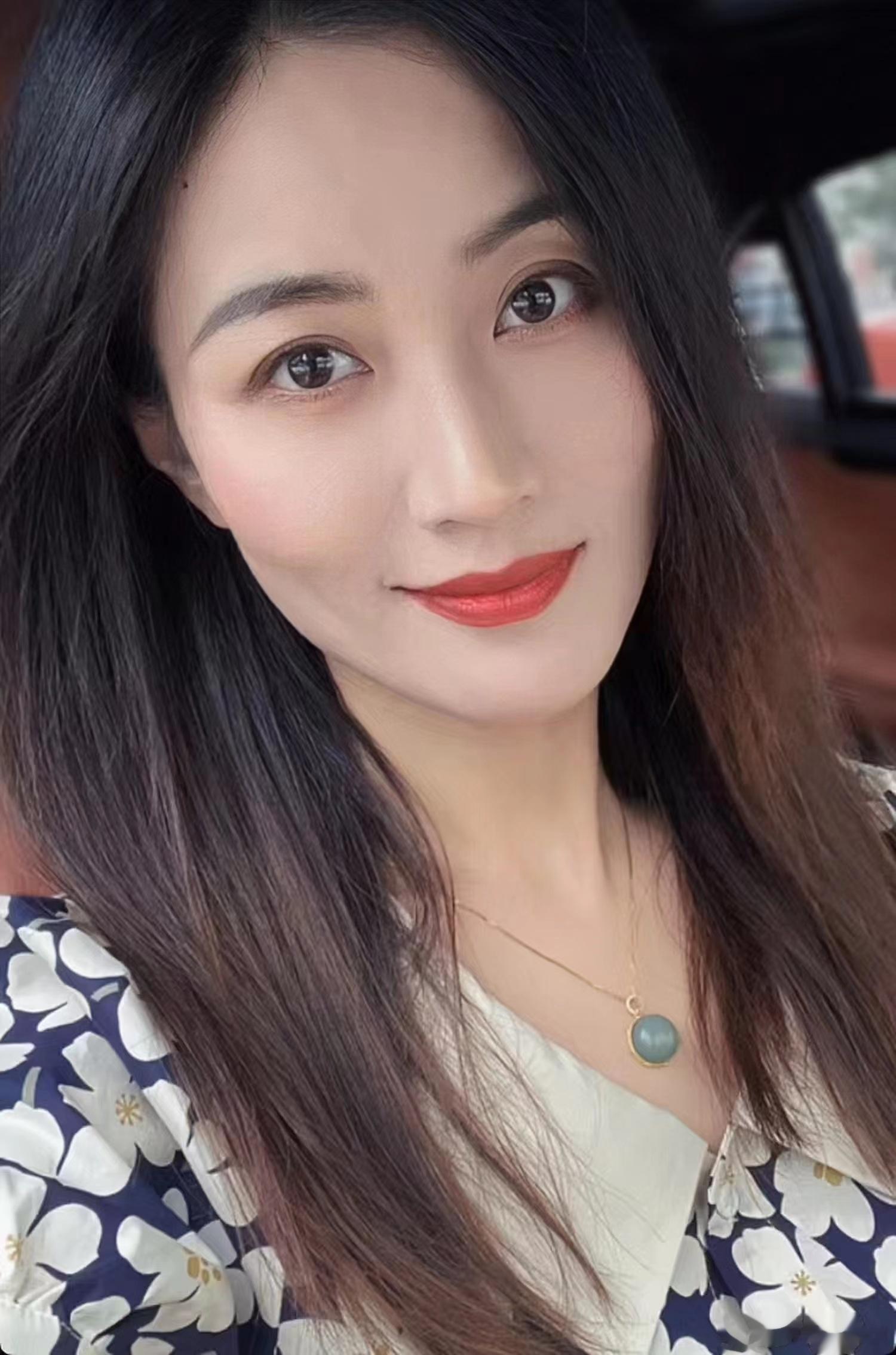 这样颜值和气质的阿姨值得你一个赞吗？ ​​​
