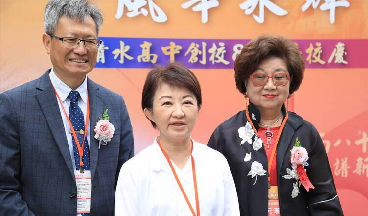 昨晚柯文哲在夜市扫街途中突遭不明人士恶意喷洒辣椒水，这一暴力行径引发社会广泛关注