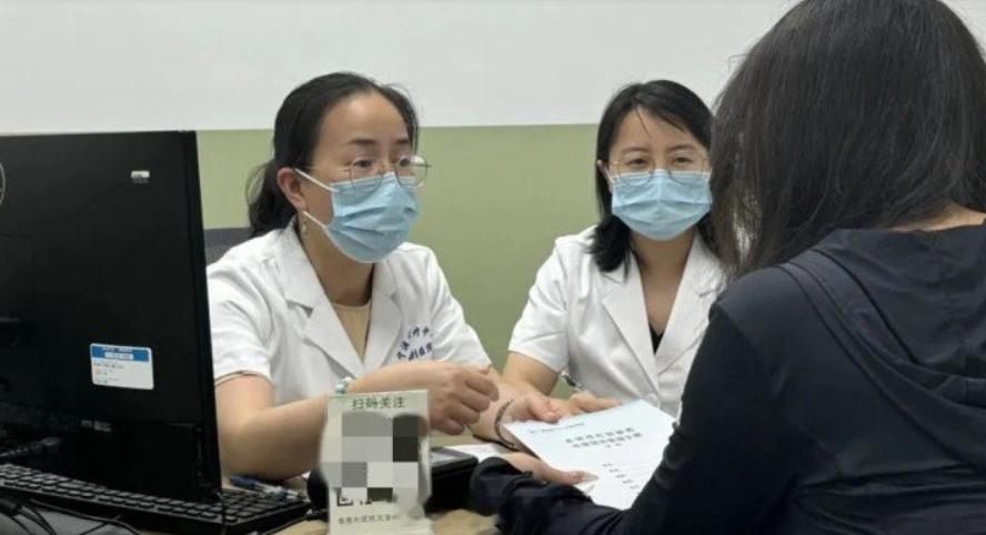 #浙江母女双双确诊红斑狼疮# 医生一句正常的问询，竟牵出了母女共患“美女病”的残